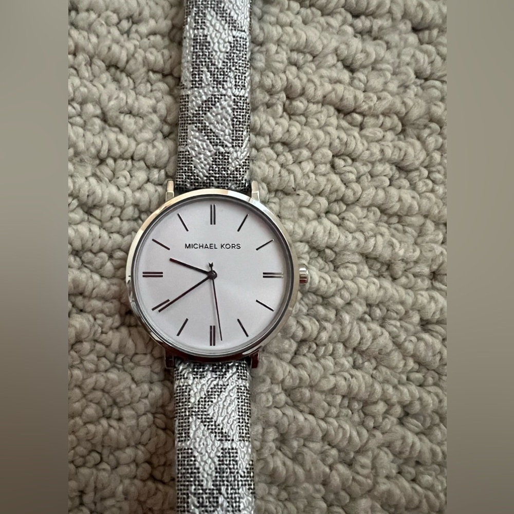 MK watch
